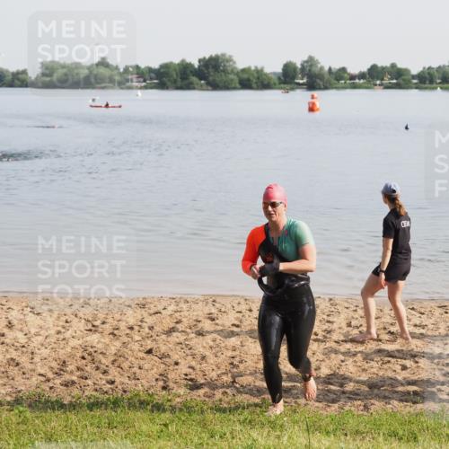 21.06.2025 - 27. Vierlanden-Triathlon MichiJ http://msf.ph/oto/7981892 15.06.2026 09:04:41 Schwimmen 247 meine-sportfotos.de