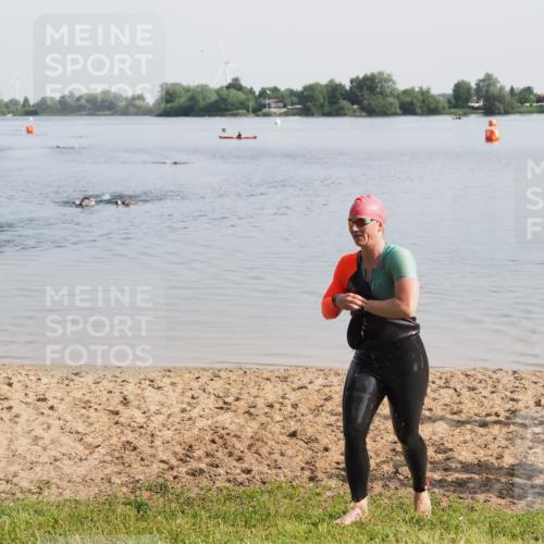 21.06.2025 - 27. Vierlanden-Triathlon MichiJ http://msf.ph/oto/7981935 15.06.2026 09:04:41 Schwimmen 247 meine-sportfotos.de