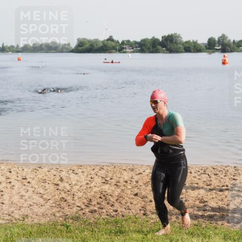 21.06.2025 - 27. Vierlanden-Triathlon MichiJ http://msf.ph/oto/7981943 15.06.2026 09:04:41 Schwimmen 247 meine-sportfotos.de