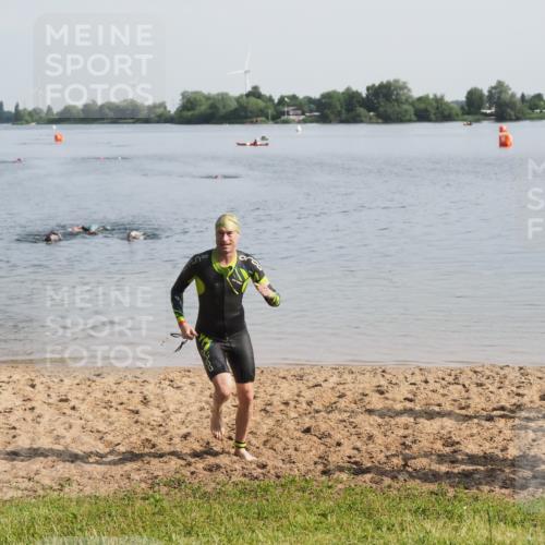 21.06.2025 - 27. Vierlanden-Triathlon MichiJ http://msf.ph/oto/7982020 15.06.2026 09:04:56 Schwimmen 238 meine-sportfotos.de