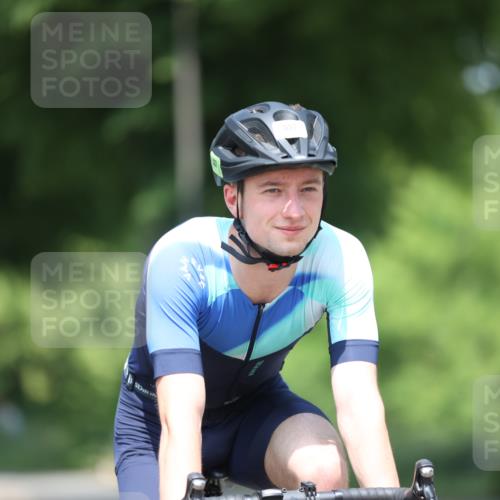 15.06.2025 - 7 Türme Triathlon Yannick Fuchs http://msf.ph/oto/7982027 15.06.2025 12:50:33 Radfahren 537, 541 meine-sportfotos.de