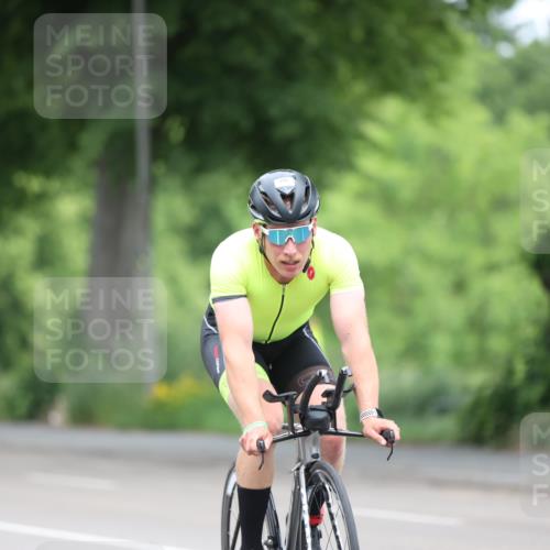 15.06.2025 - 7 Türme Triathlon Yannick Fuchs http://msf.ph/oto/7982054 15.06.2025 11:26:49 Radfahren 212, 326 meine-sportfotos.de
