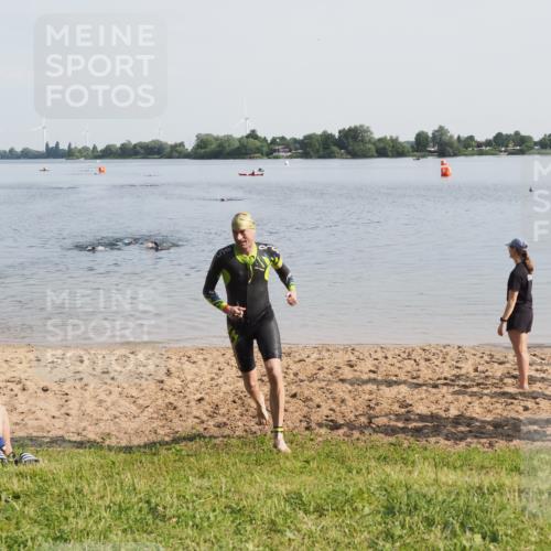 21.06.2025 - 27. Vierlanden-Triathlon MichiJ http://msf.ph/oto/7982071 15.06.2026 09:04:56 Schwimmen 238 meine-sportfotos.de