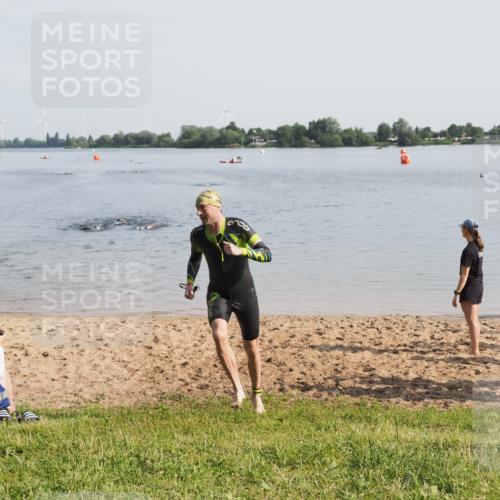 21.06.2025 - 27. Vierlanden-Triathlon MichiJ http://msf.ph/oto/7982094 15.06.2026 09:04:56 Schwimmen 238 meine-sportfotos.de