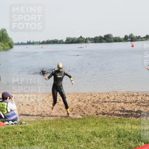 21.06.2025 - 27. Vierlanden-Triathlon MichiJ http://msf.ph/oto/7982122 15.06.2026 09:05:05 Schwimmen 205 meine-sportfotos.de