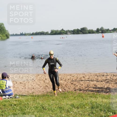 21.06.2025 - 27. Vierlanden-Triathlon MichiJ http://msf.ph/oto/7982150 15.06.2026 09:05:06 Schwimmen 205 meine-sportfotos.de