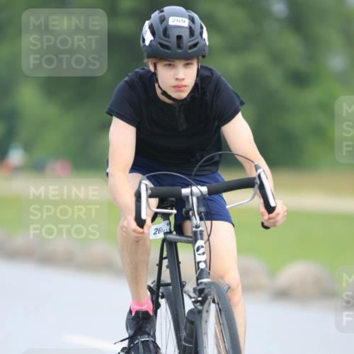 15.06.2025 - 27. Vierlanden-Triathlon H.Heesch http://msf.ph/oto/7982386 15.06.2025 10:52:22 Radfahren 269, 431, 468 meine-sportfotos.de