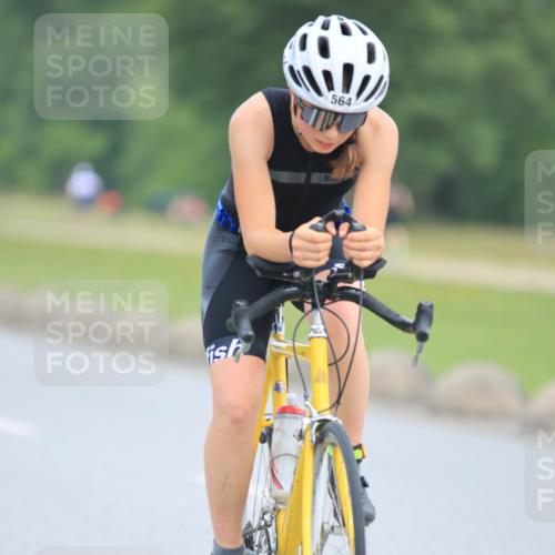 15.06.2025 - 27. Vierlanden-Triathlon H.Heesch http://msf.ph/oto/7982447 15.06.2025 10:52:36 Radfahren 234, 564 meine-sportfotos.de