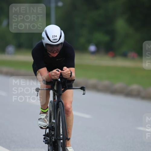 15.06.2025 - 27. Vierlanden-Triathlon H.Heesch http://msf.ph/oto/7982461 15.06.2025 10:52:39 Radfahren 234, 564 meine-sportfotos.de