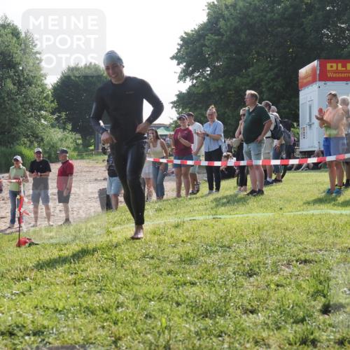 15.06.2025 - 27. Vierlanden-Triathlon KatJ http://msf.ph/oto/7982476 15.06.2025 08:48:50 Schwimmen 19, 144 meine-sportfotos.de