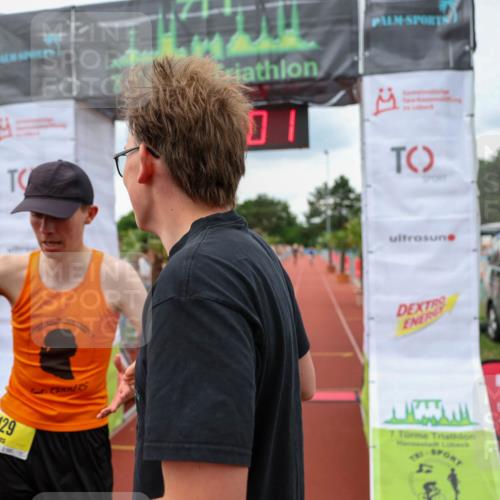 15.06.2025 - 7 Türme Triathlon Michael Strokosch http://msf.ph/oto/7982511 15.06.2025 14:15:01 Ziel 1027, 1114, 1129 meine-sportfotos.de