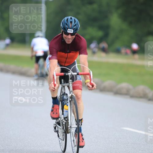 15.06.2025 - 27. Vierlanden-Triathlon H.Heesch http://msf.ph/oto/7982535 15.06.2025 10:53:01 Radfahren 247, 399, 587, 615 meine-sportfotos.de
