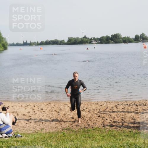 21.06.2025 - 27. Vierlanden-Triathlon MichiJ http://msf.ph/oto/7982554 15.06.2026 09:05:21 Schwimmen 209, 221, 222 meine-sportfotos.de
