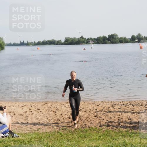 21.06.2025 - 27. Vierlanden-Triathlon MichiJ http://msf.ph/oto/7982569 15.06.2026 09:05:21 Schwimmen 209, 221, 222 meine-sportfotos.de