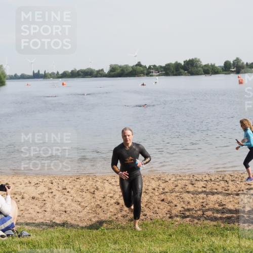21.06.2025 - 27. Vierlanden-Triathlon MichiJ http://msf.ph/oto/7982598 15.06.2026 09:05:21 Schwimmen 209, 221, 222 meine-sportfotos.de