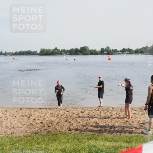 21.06.2025 - 27. Vierlanden-Triathlon MichiJ http://msf.ph/oto/7982644 15.06.2026 09:06:08 Schwimmen 216 meine-sportfotos.de