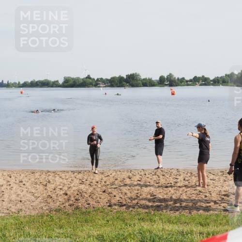 21.06.2025 - 27. Vierlanden-Triathlon MichiJ http://msf.ph/oto/7982655 15.06.2026 09:06:08 Schwimmen 216 meine-sportfotos.de