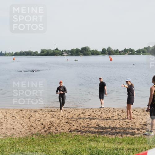 21.06.2025 - 27. Vierlanden-Triathlon MichiJ http://msf.ph/oto/7982694 15.06.2026 09:06:08 Schwimmen 216 meine-sportfotos.de
