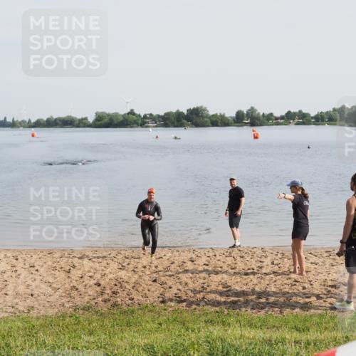 21.06.2025 - 27. Vierlanden-Triathlon MichiJ http://msf.ph/oto/7982726 15.06.2026 09:06:08 Schwimmen 216 meine-sportfotos.de