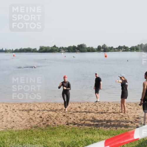 21.06.2025 - 27. Vierlanden-Triathlon MichiJ http://msf.ph/oto/7982738 15.06.2026 09:06:09 Schwimmen 216 meine-sportfotos.de