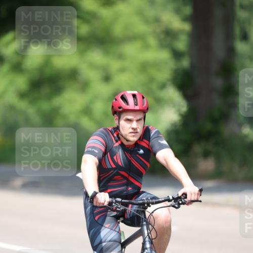 15.06.2025 - 7 Türme Triathlon Yannick Fuchs http://msf.ph/oto/7982770 15.06.2025 12:52:18 Radfahren 400, 451, 500 meine-sportfotos.de