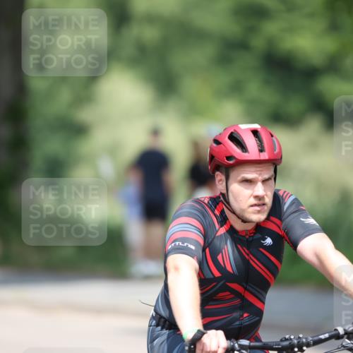 15.06.2025 - 7 Türme Triathlon Yannick Fuchs http://msf.ph/oto/7982788 15.06.2025 12:52:18 Radfahren 400, 451, 500 meine-sportfotos.de