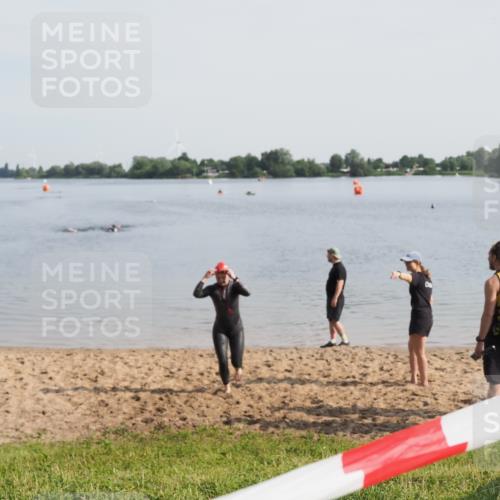 21.06.2025 - 27. Vierlanden-Triathlon MichiJ http://msf.ph/oto/7982789 15.06.2026 09:06:10 Schwimmen 216 meine-sportfotos.de