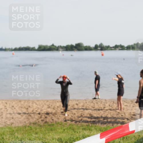21.06.2025 - 27. Vierlanden-Triathlon MichiJ http://msf.ph/oto/7982802 15.06.2026 09:06:10 Schwimmen 216 meine-sportfotos.de