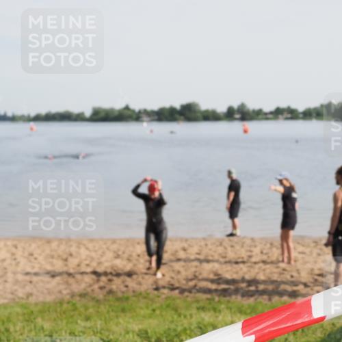 21.06.2025 - 27. Vierlanden-Triathlon MichiJ http://msf.ph/oto/7982808 15.06.2026 09:06:10 Schwimmen 216 meine-sportfotos.de