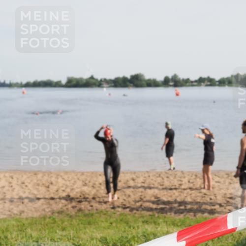 21.06.2025 - 27. Vierlanden-Triathlon MichiJ http://msf.ph/oto/7982820 15.06.2026 09:06:11 Schwimmen 216 meine-sportfotos.de