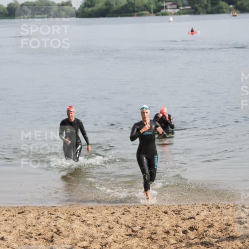21.06.2025 - 27. Vierlanden-Triathlon MichiJ http://msf.ph/oto/7982875 15.06.2026 09:06:53 Schwimmen 212, 251 meine-sportfotos.de