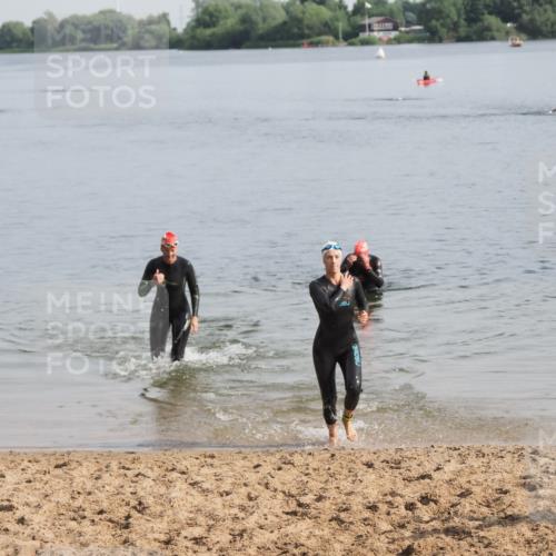21.06.2025 - 27. Vierlanden-Triathlon MichiJ http://msf.ph/oto/7982889 15.06.2026 09:06:53 Schwimmen 212, 251 meine-sportfotos.de