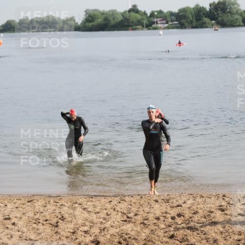 21.06.2025 - 27. Vierlanden-Triathlon MichiJ http://msf.ph/oto/7982909 15.06.2026 09:06:53 Schwimmen 212, 251 meine-sportfotos.de