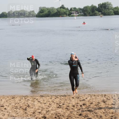 21.06.2025 - 27. Vierlanden-Triathlon MichiJ http://msf.ph/oto/7982924 15.06.2026 09:06:54 Schwimmen 212, 251 meine-sportfotos.de