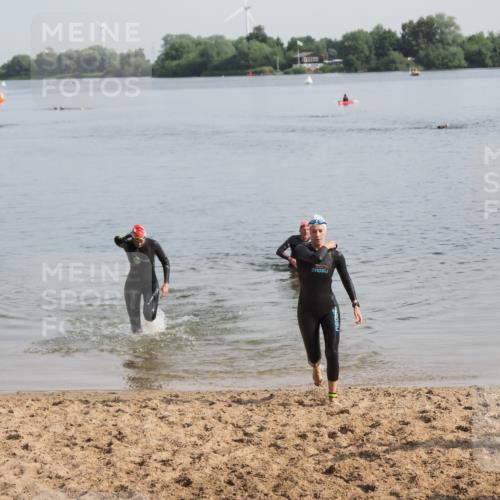 21.06.2025 - 27. Vierlanden-Triathlon MichiJ http://msf.ph/oto/7982941 15.06.2026 09:06:54 Schwimmen 212, 251 meine-sportfotos.de