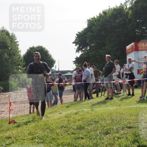 15.06.2025 - 27. Vierlanden-Triathlon KatJ http://msf.ph/oto/7982948 15.06.2025 08:50:13 Schwimmen 68 meine-sportfotos.de
