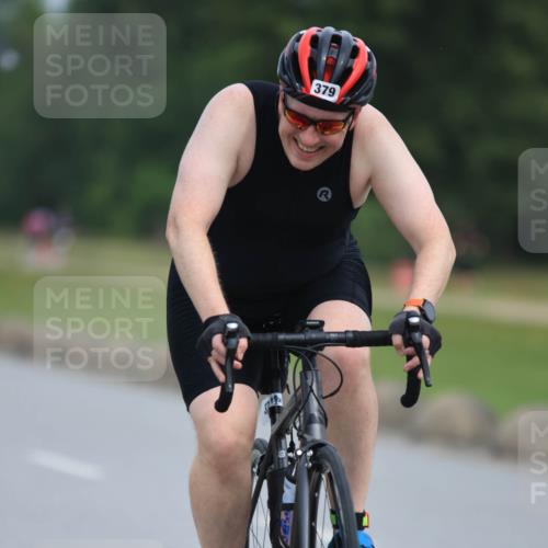 15.06.2025 - 27. Vierlanden-Triathlon H.Heesch http://msf.ph/oto/7982981 15.06.2025 10:54:36 Radfahren 90, 379 meine-sportfotos.de