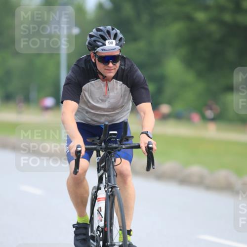 15.06.2025 - 27. Vierlanden-Triathlon H.Heesch http://msf.ph/oto/7982998 15.06.2025 10:54:42 Radfahren 90, 241 meine-sportfotos.de