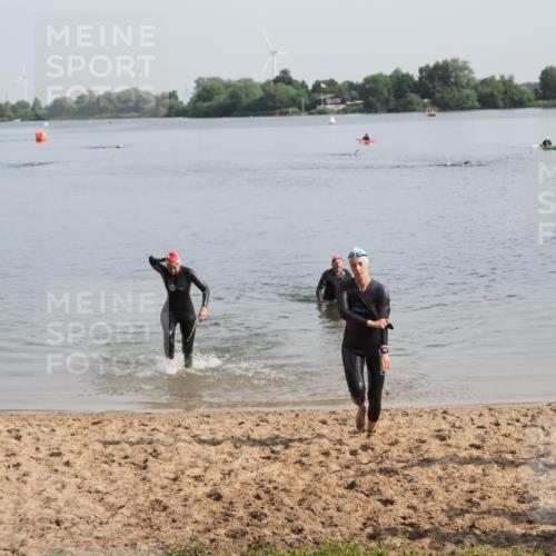 21.06.2025 - 27. Vierlanden-Triathlon MichiJ http://msf.ph/oto/7983006 15.06.2026 09:06:55 Schwimmen 212, 251 meine-sportfotos.de
