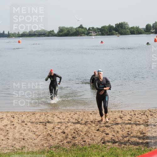 21.06.2025 - 27. Vierlanden-Triathlon MichiJ http://msf.ph/oto/7983026 15.06.2026 09:06:55 Schwimmen 212, 251 meine-sportfotos.de