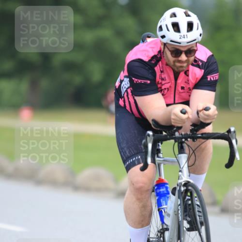 15.06.2025 - 27. Vierlanden-Triathlon H.Heesch http://msf.ph/oto/7983040 15.06.2025 10:54:47 Radfahren 241 meine-sportfotos.de