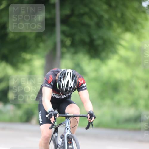 15.06.2025 - 7 Türme Triathlon Yannick Fuchs http://msf.ph/oto/7983064 15.06.2025 11:34:15 Radfahren 297, 334 meine-sportfotos.de