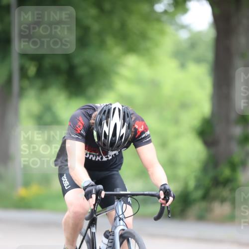 15.06.2025 - 7 Türme Triathlon Yannick Fuchs http://msf.ph/oto/7983076 15.06.2025 11:34:15 Radfahren 297, 334 meine-sportfotos.de