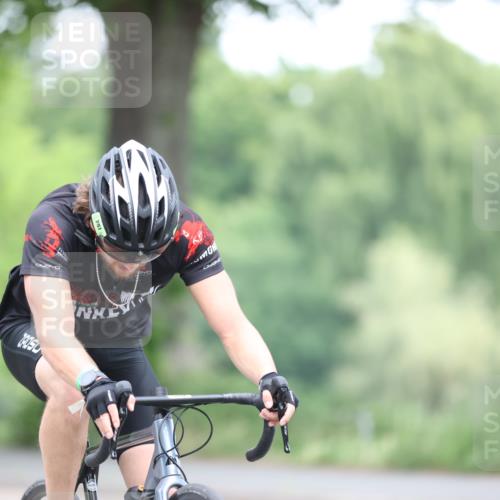15.06.2025 - 7 Türme Triathlon Yannick Fuchs http://msf.ph/oto/7983089 15.06.2025 11:34:16 Radfahren 297, 334 meine-sportfotos.de