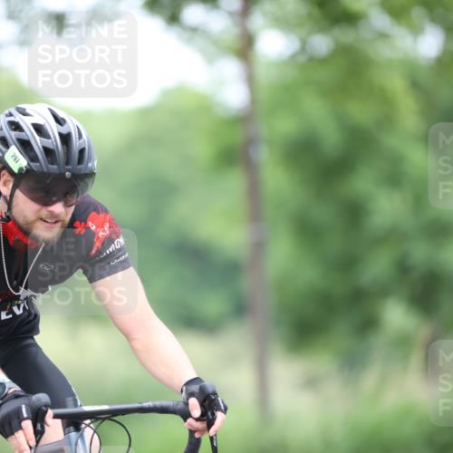 15.06.2025 - 7 Türme Triathlon Yannick Fuchs http://msf.ph/oto/7983092 15.06.2025 11:34:16 Radfahren 297, 334 meine-sportfotos.de