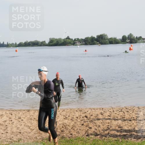 21.06.2025 - 27. Vierlanden-Triathlon MichiJ http://msf.ph/oto/7983138 15.06.2026 09:06:57 Schwimmen 212, 251 meine-sportfotos.de
