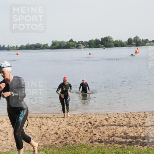 21.06.2025 - 27. Vierlanden-Triathlon MichiJ http://msf.ph/oto/7983175 15.06.2026 09:06:58 Schwimmen 212, 251 meine-sportfotos.de