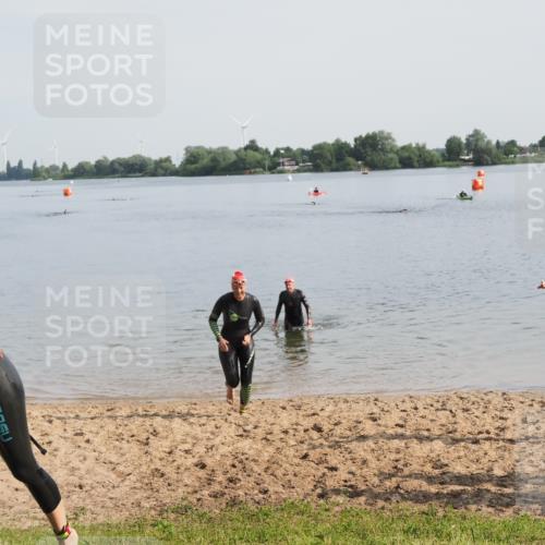 21.06.2025 - 27. Vierlanden-Triathlon MichiJ http://msf.ph/oto/7983189 15.06.2026 09:06:58 Schwimmen 212, 251 meine-sportfotos.de