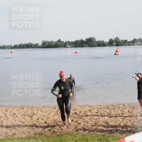 21.06.2025 - 27. Vierlanden-Triathlon MichiJ http://msf.ph/oto/7983224 15.06.2026 09:07:00 Schwimmen 212, 251 meine-sportfotos.de