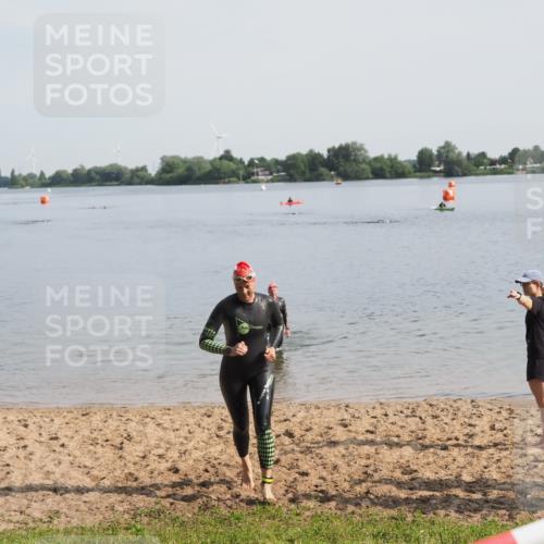 21.06.2025 - 27. Vierlanden-Triathlon MichiJ http://msf.ph/oto/7983226 15.06.2026 09:07:00 Schwimmen 212, 251 meine-sportfotos.de